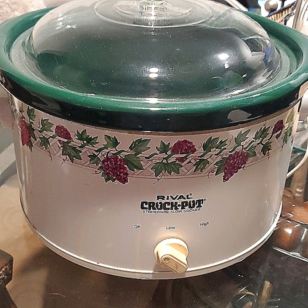 Vintage crockpot 2.5 quart